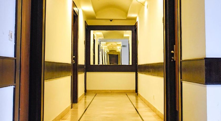 Aaron Grand in Delhi