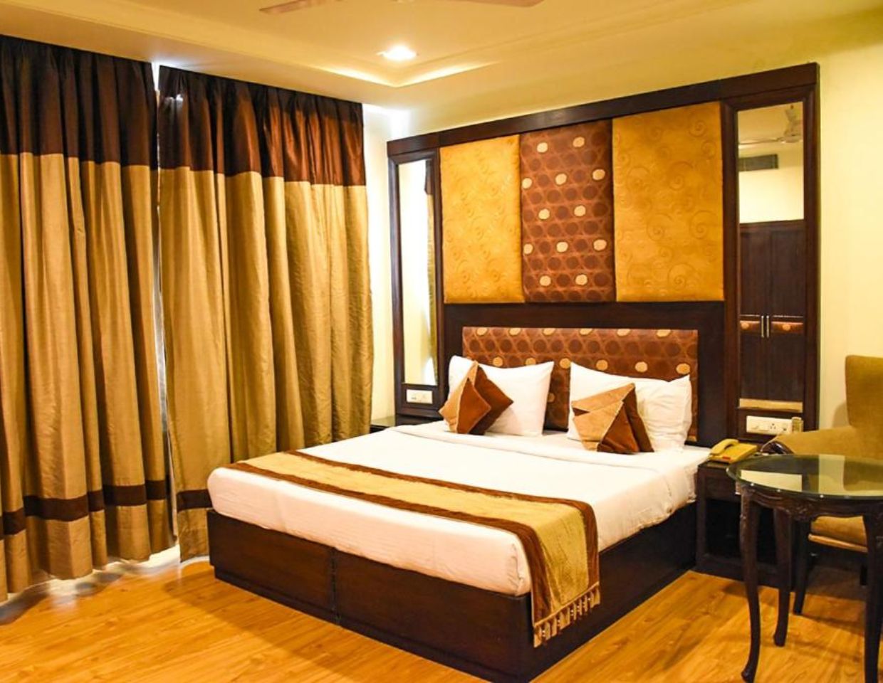 Aaron Grand in Delhi