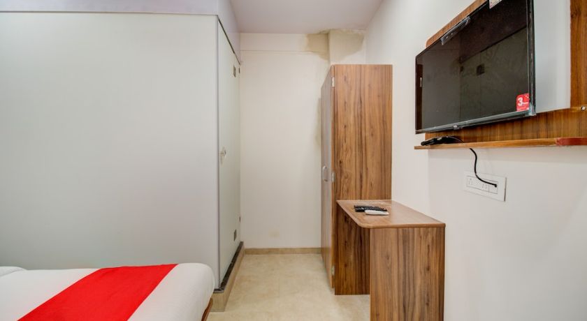 Hotel Beach Crown in Mumbai