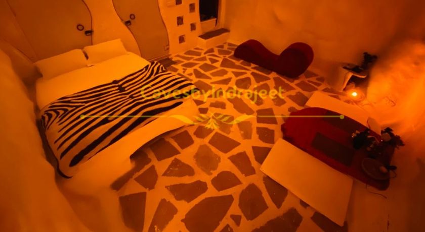 The King Cave By Craftels With Private Jacuzzi in Delhi