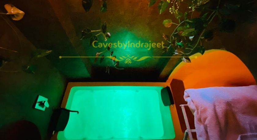The King Cave By Craftels With Private Jacuzzi in Delhi