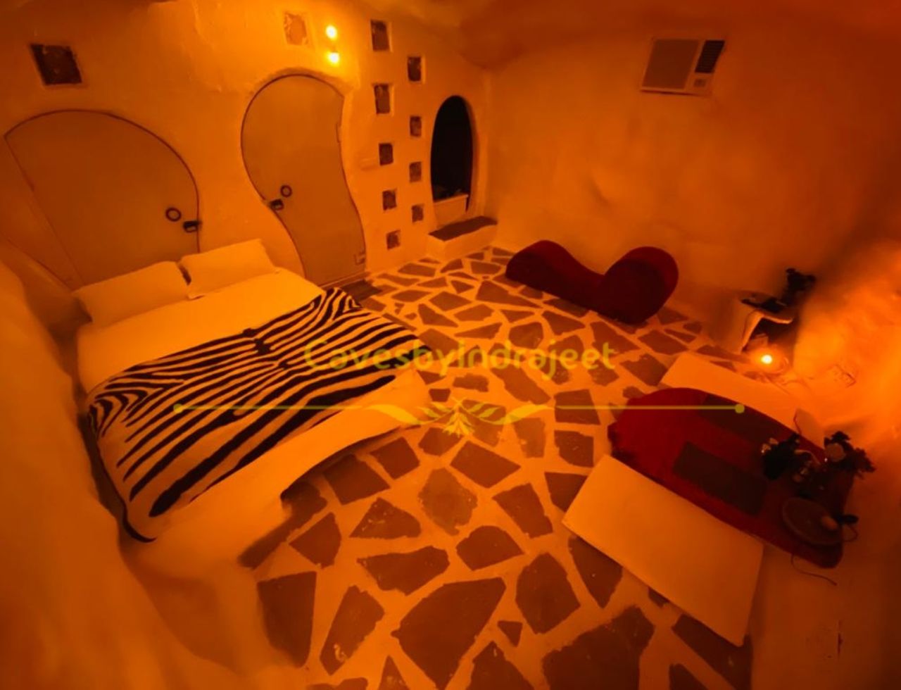 The King Cave By Craftels With Private Jacuzzi in Delhi