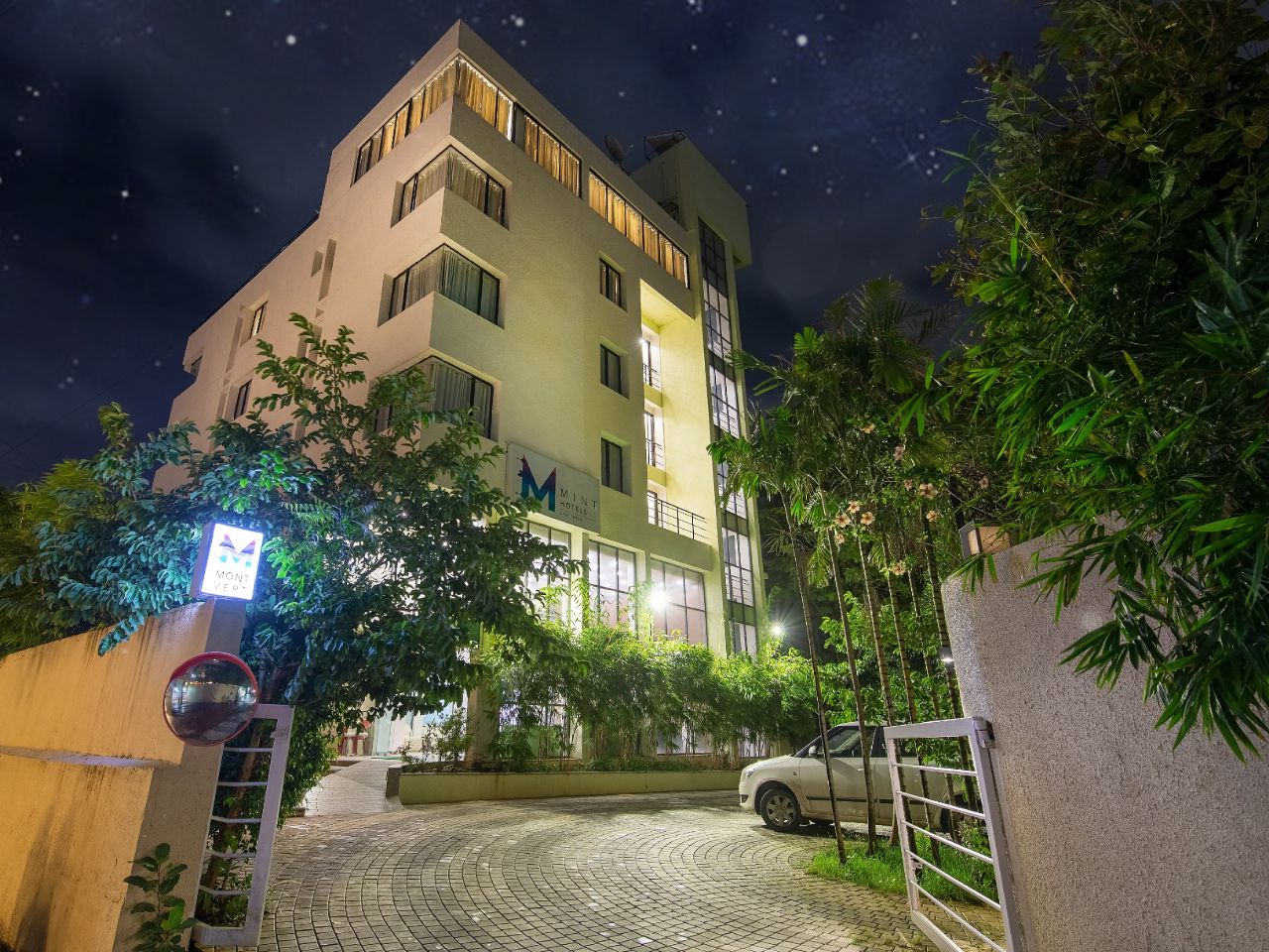 Hotel Monarch Montvert in Pune