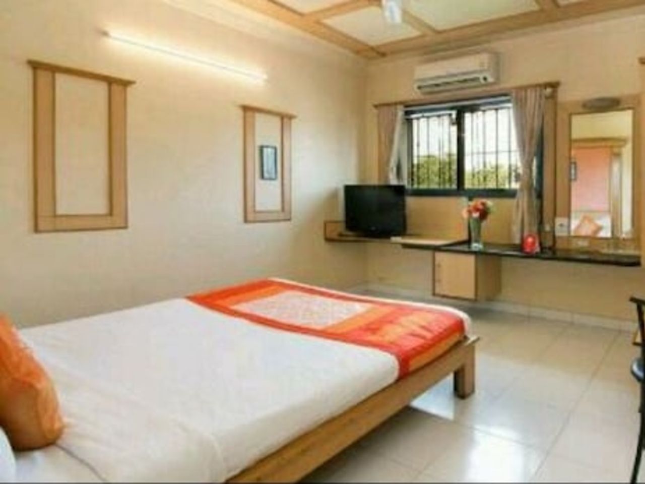 Hotel Suraj Classic in Pune