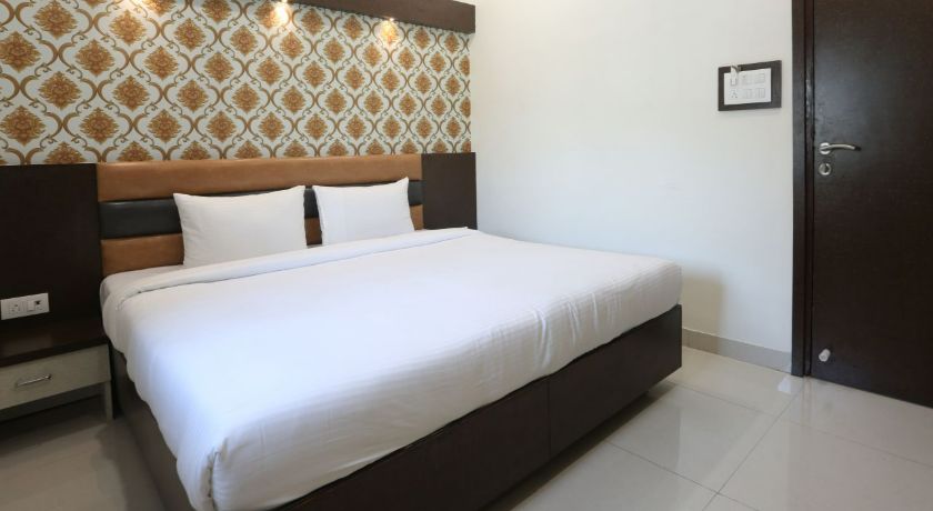 Hotel Geeta Palace in Navi Mumbai