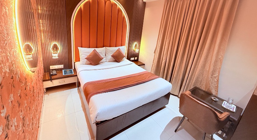 Hotel Geeta Palace in Navi Mumbai