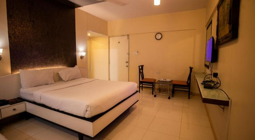 Hotel Redwings Castle in Panvel