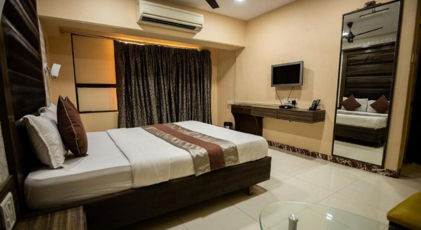 Hotel Redwings Castle in Panvel