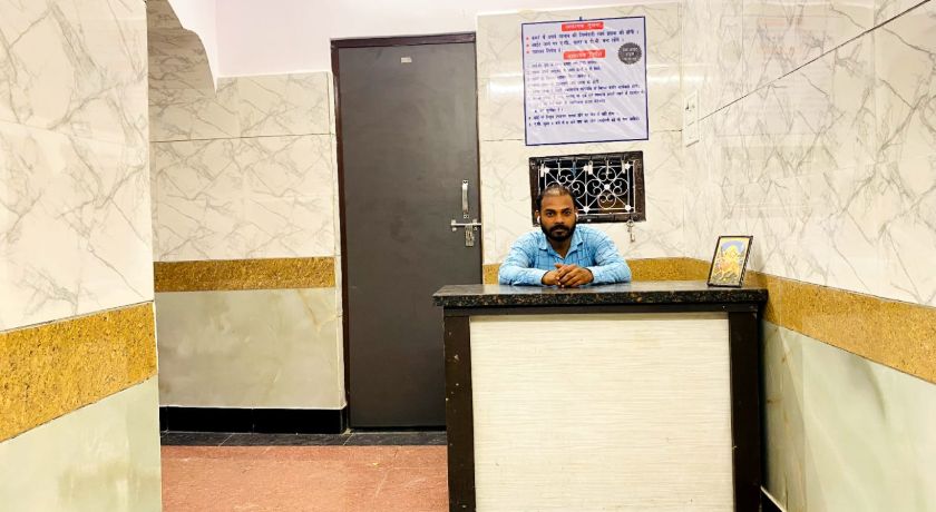 Hotel Metro in Hapur