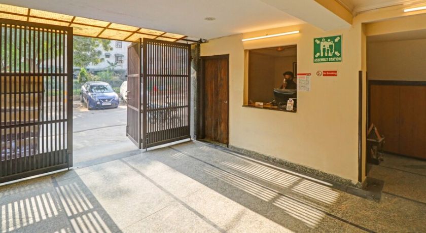 Travellers Hotel in Delhi