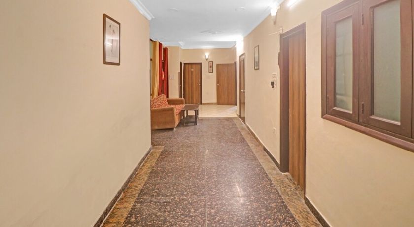 Travellers Hotel in Delhi