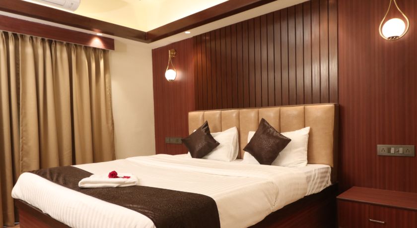 The Lake Hotel in Kolkata