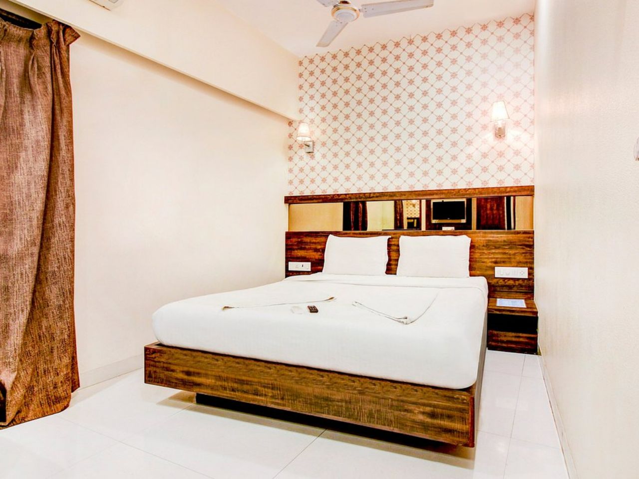 Hotel Lotus Residency in Mumbai