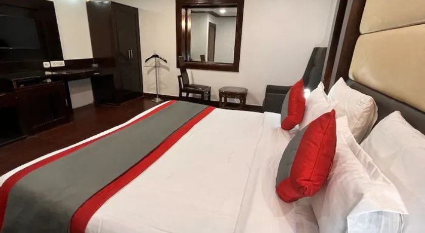 Qotel Express Sandberry in Delhi