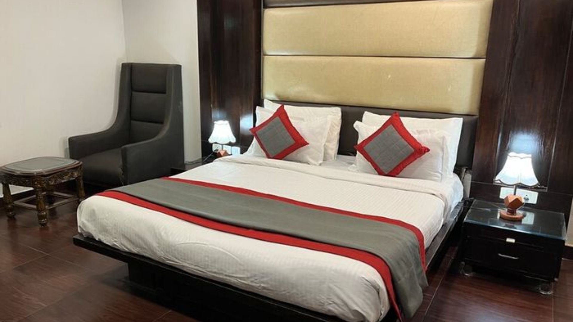 Hotel Sandberry By Qotel in Delhi