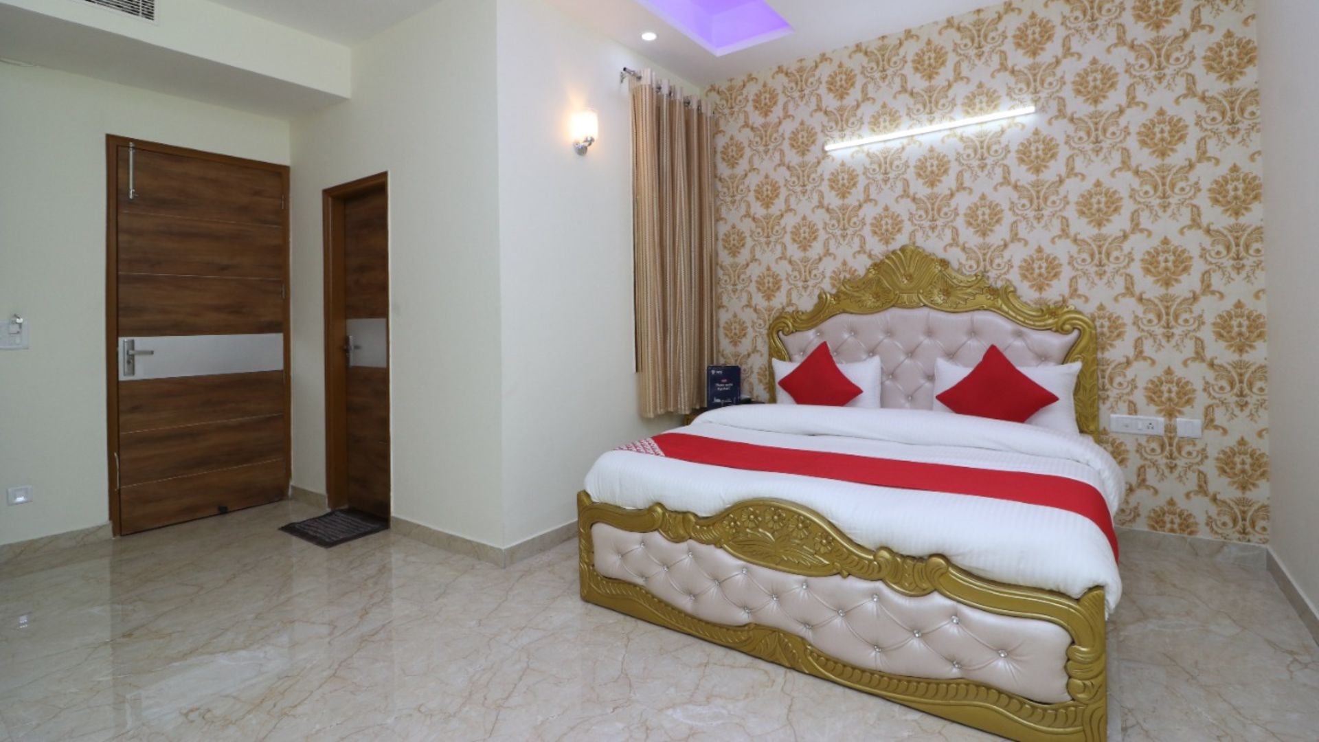 Hotel The Grand Palace in Ghaziabad