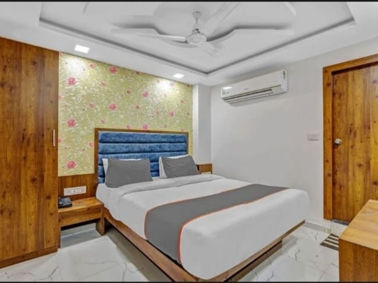 Hotel Lux Inn in Ahmedabad