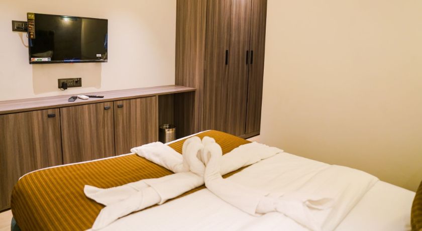 Hotel Lime Wood in Mumbai