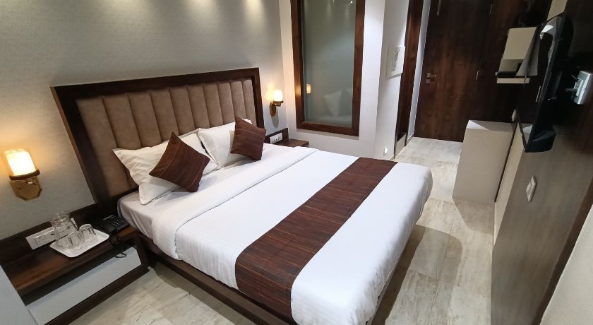 Hotel Saffron Inn in Thane