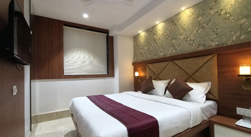 Hotel Saffron Inn in Thane