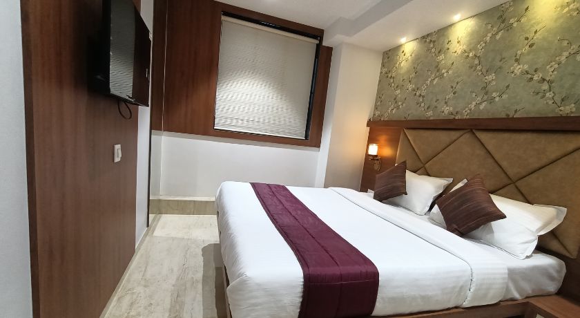 Hotel Saffron Inn in Thane