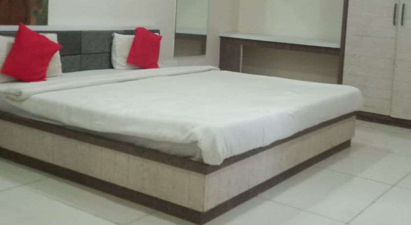 Hotel Lakhdatar Inn in Shegaon