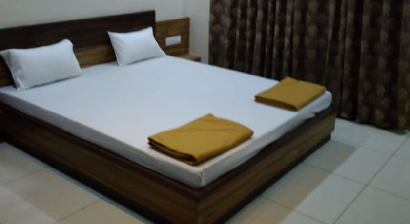 Hotel Lakhdatar Inn in Shegaon