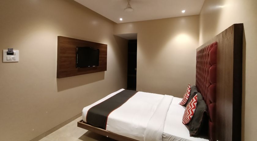 Hotel Sea Breeze in Mumbai