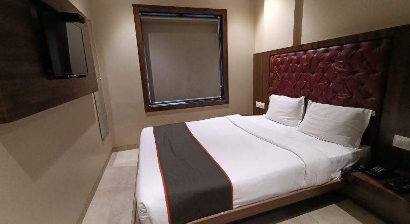 Hotel Sea Breeze in Mumbai