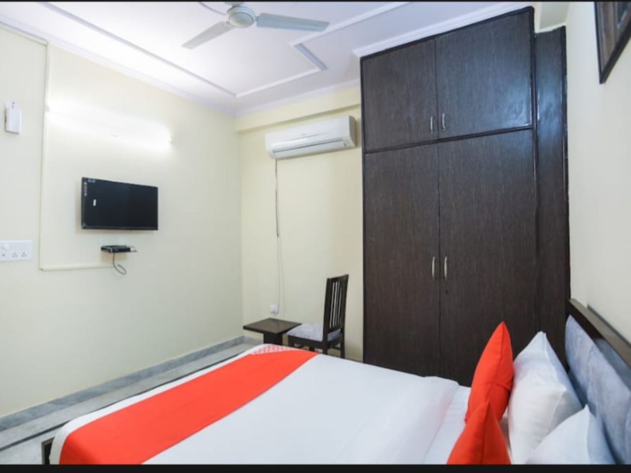 Hotel Golden Suites in Ghaziabad