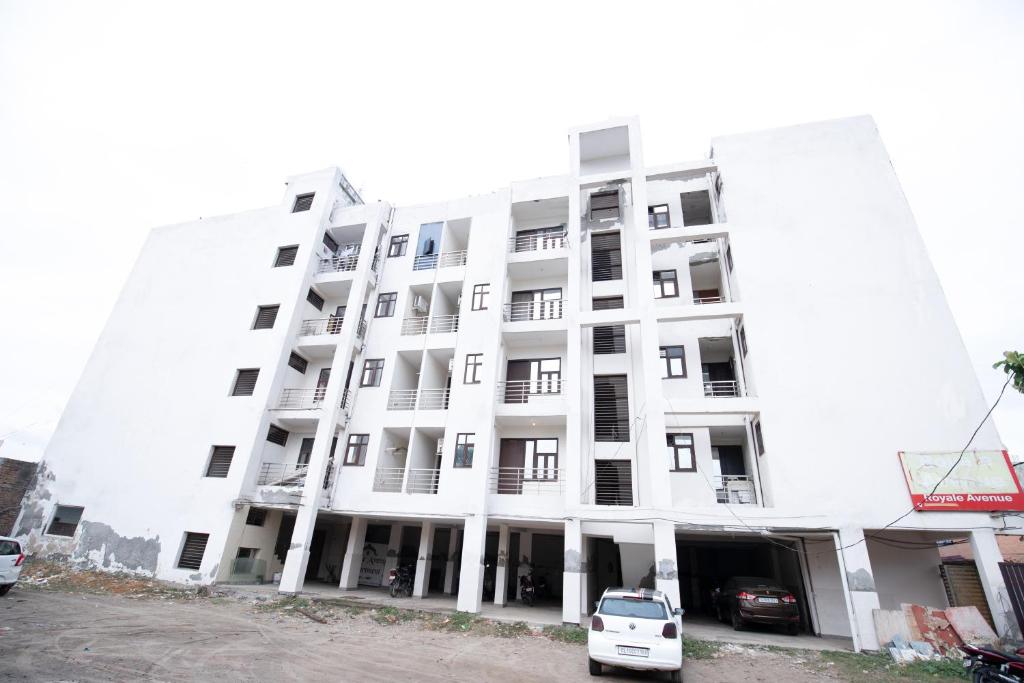 Hotel Royal Avenue in Delhi