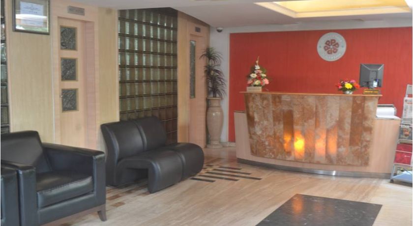 Hotel Plaza in Mumbai