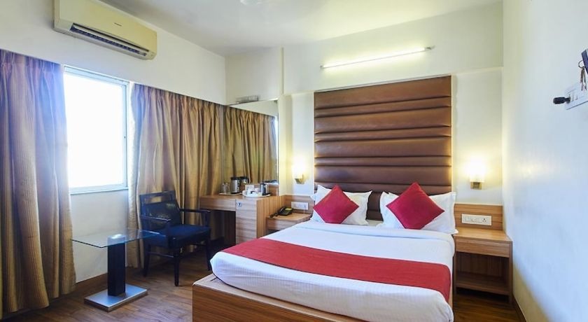 Hotel Plaza in Mumbai