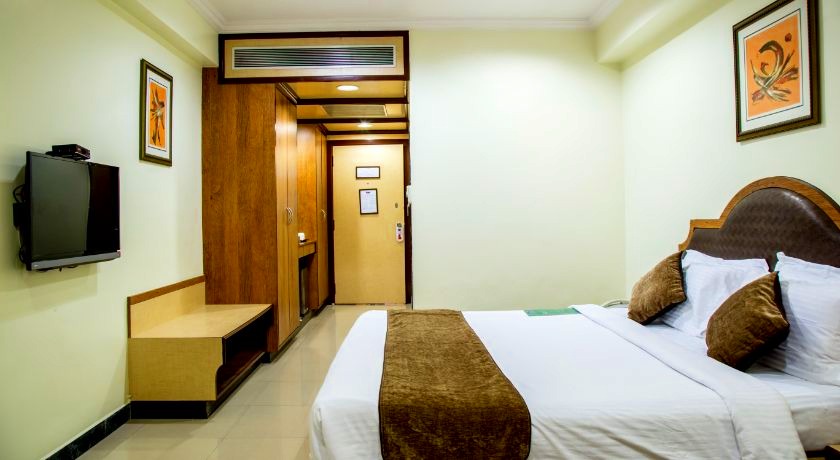 Hotel Tip Top Plaza in Mumbai