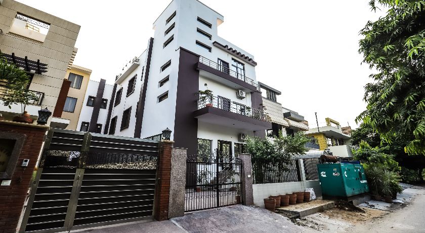 Hotel Vizima Blu in Noida