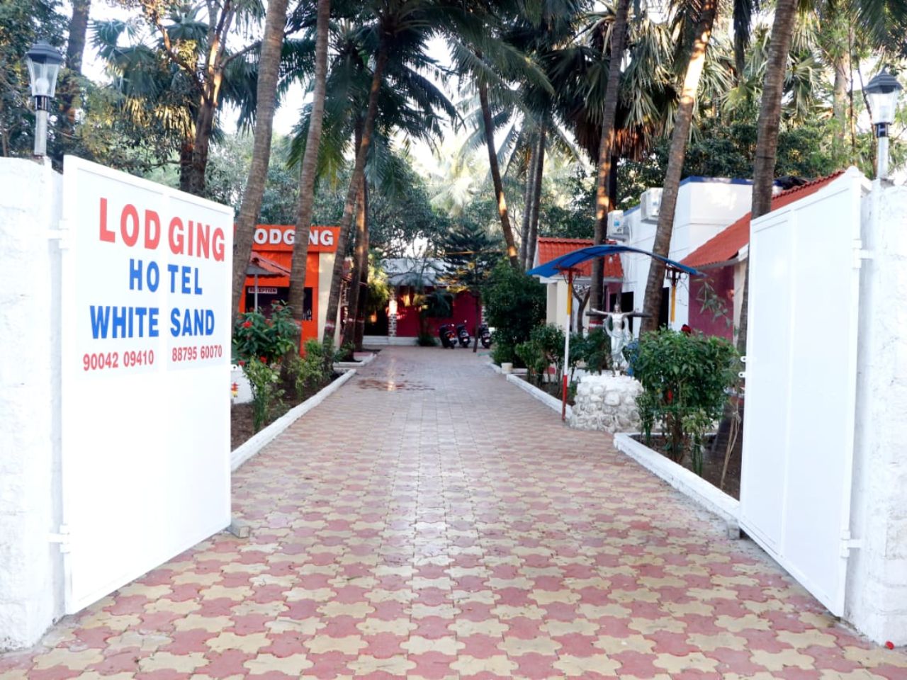 Hotel White Sand Lodging in Mumbai