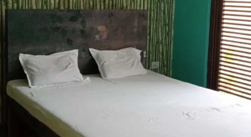 Frangipani Villa in Roychak