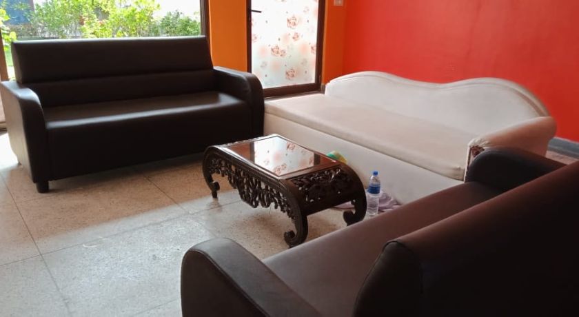 Frangipani Villa in Roychak