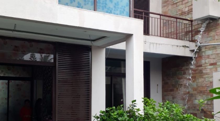 Frangipani Villa in Roychak