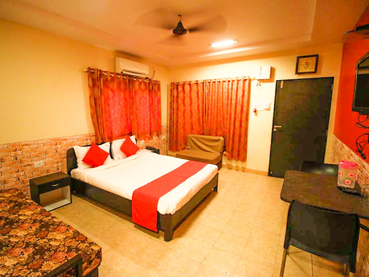 Midway Park Resort in Shahapur