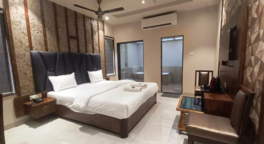 Hotel Apratim in Thane