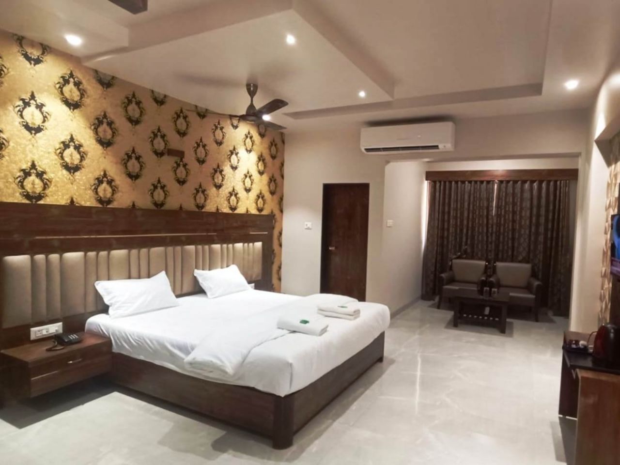 Hotel Apratim in Thane