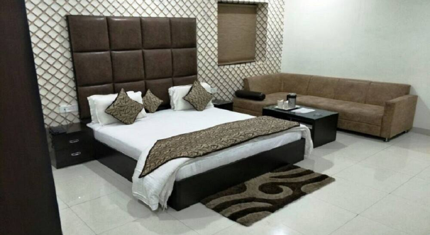 Hotel Mandakini Lush in Kanpur