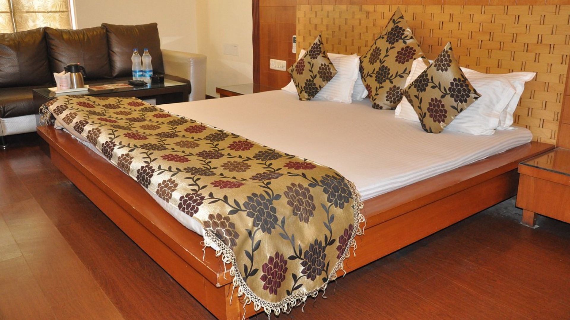 Hotel Mandakini Plaza in Kanpur