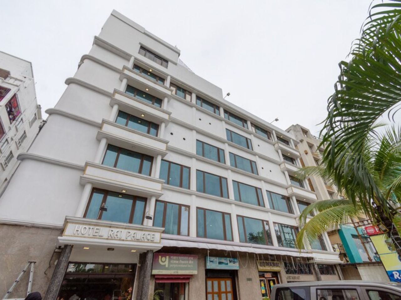 Hotel Raj Palace in Kolkata