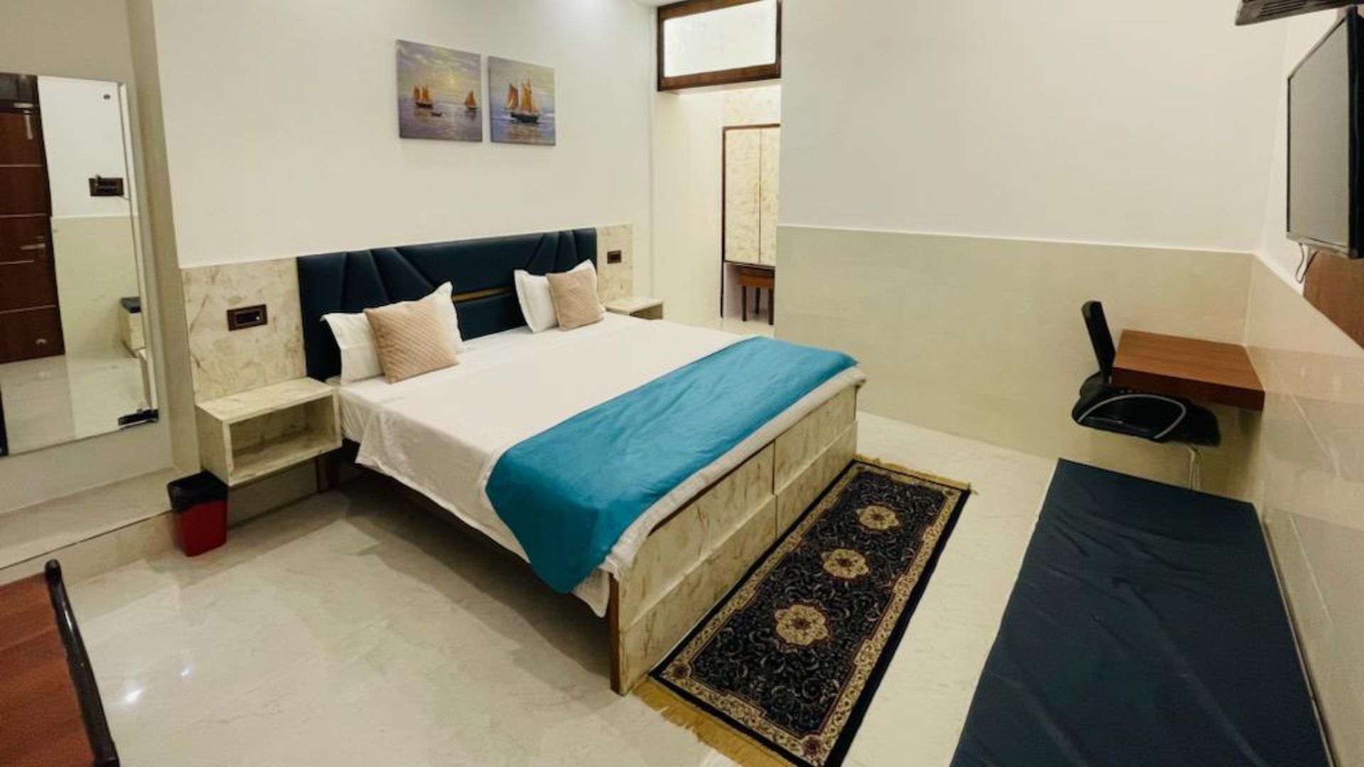 Hotel Dileep in Lucknow