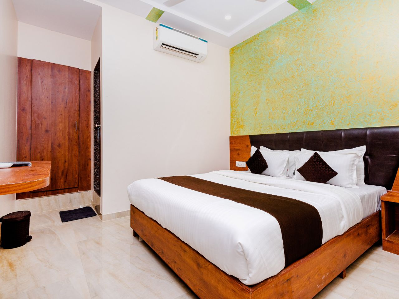 Hotel Raheja Residency in Mumbai