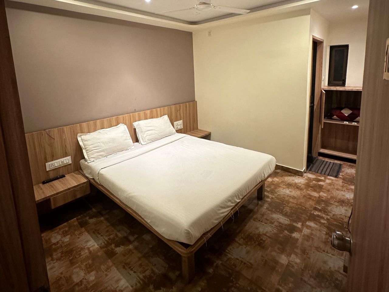 Hotel Isha in Kolhapur