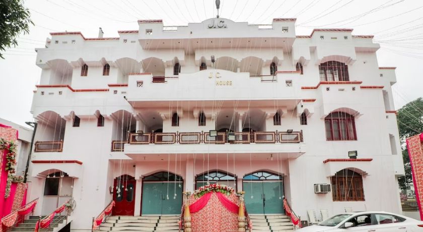 J C Guest House in Lucknow