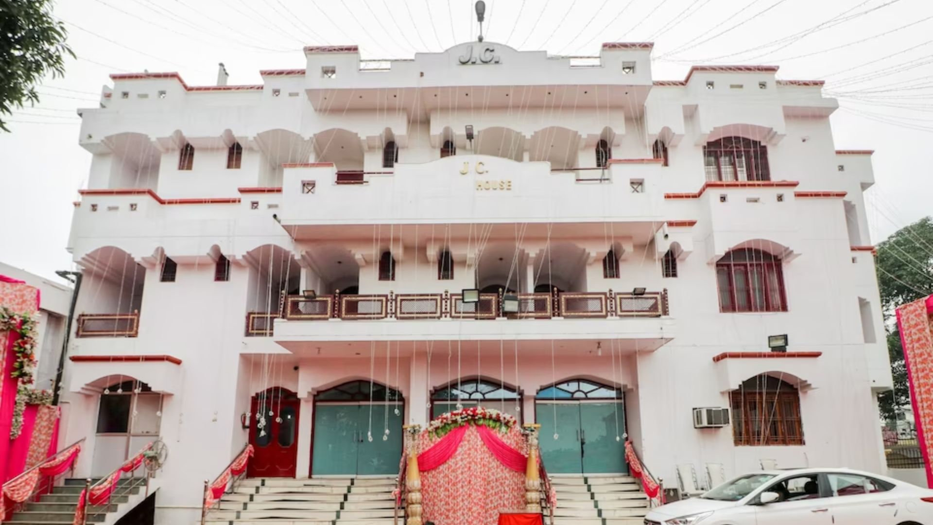 J C Guest House in Lucknow